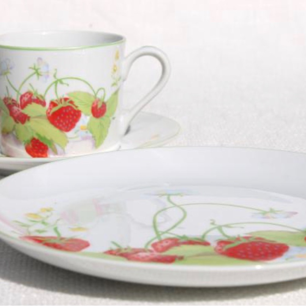 Vintage 1974 Strawberry Hill Mann Seymour Fine China  Plate 7 3/4” Set Of 2